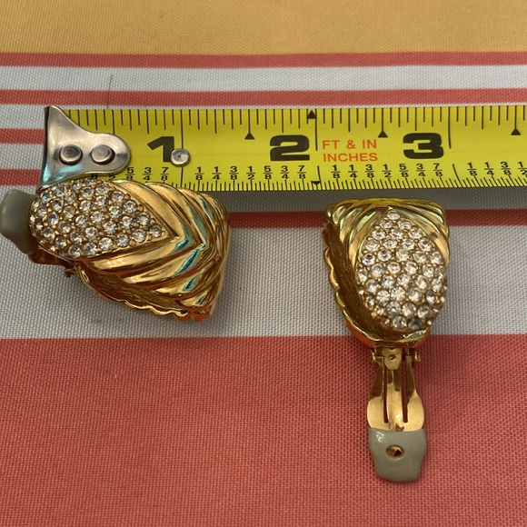 Pair vintage CINER clip earrings w pave set rhinestones & chevron design. Signed - Picture 5 of 5